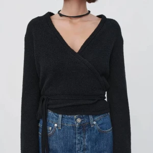 Our Legacy tröja - Our Legacy wrap knit / omlott stickad tröja Svart Knappt använd Storlek 38 passar S-L beroende på fit