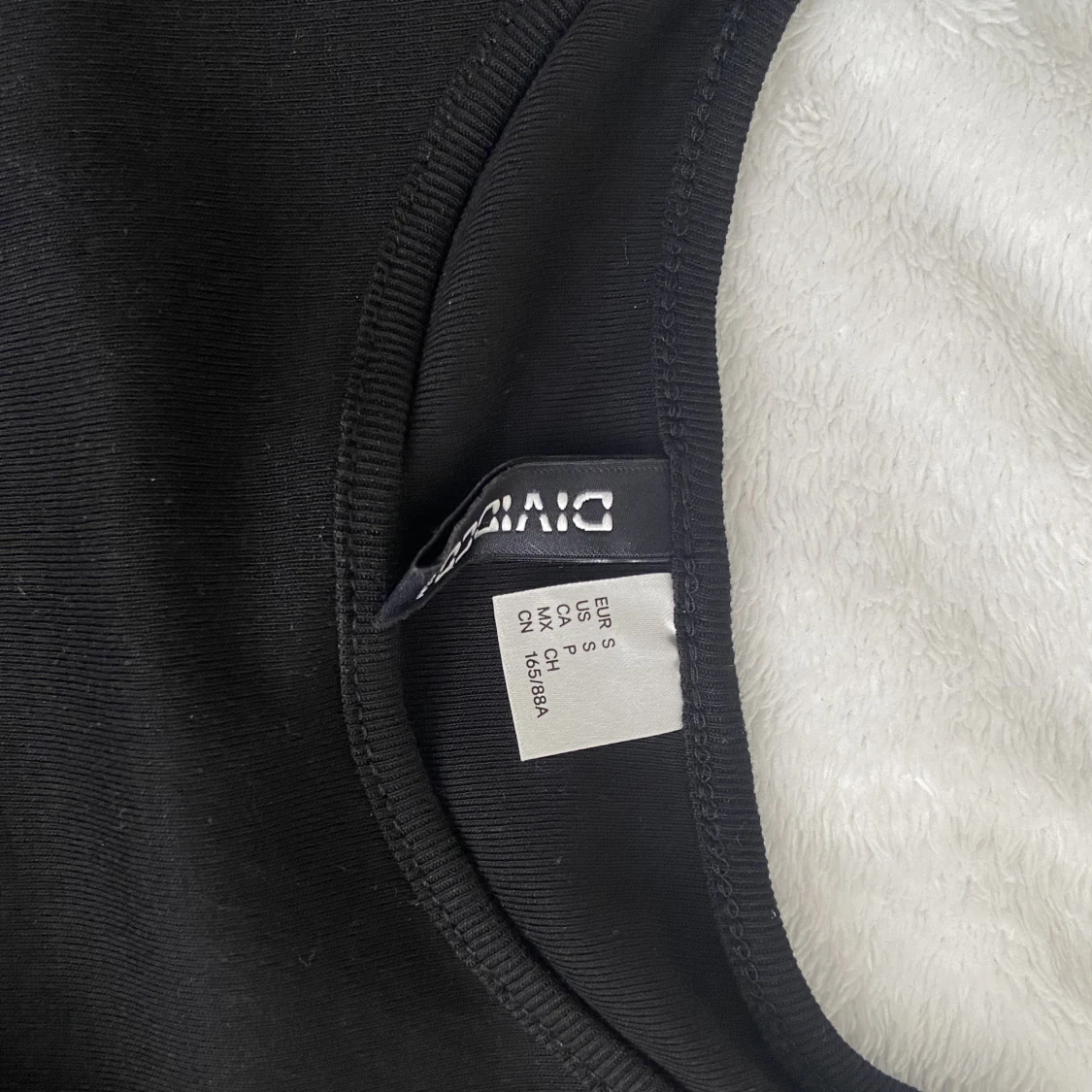 Svart tröja med knytband - 91