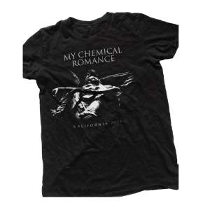 My chemical romance merch t-Shirt, har används flitigt men i bra skick 💞 Svep för defekt