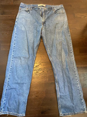 Levis jeans  - Ganska använda - väldigt baggy 