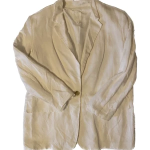 White - The quality is okay but does not suit me well