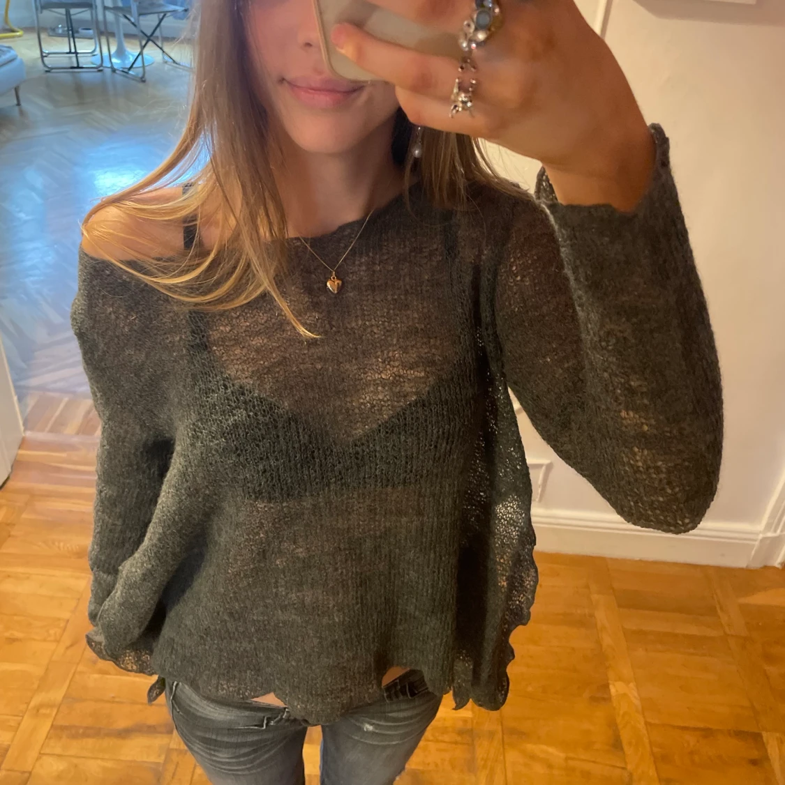 Fin stickad grå tröja