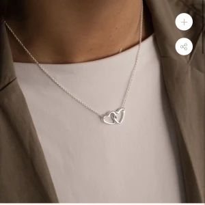 Halsband - Säljer mitt fina halsband från Sisi Copenhagen. Nypris är 550kr💞 (Köparen står för frakten)  Pris kan diskuteras 