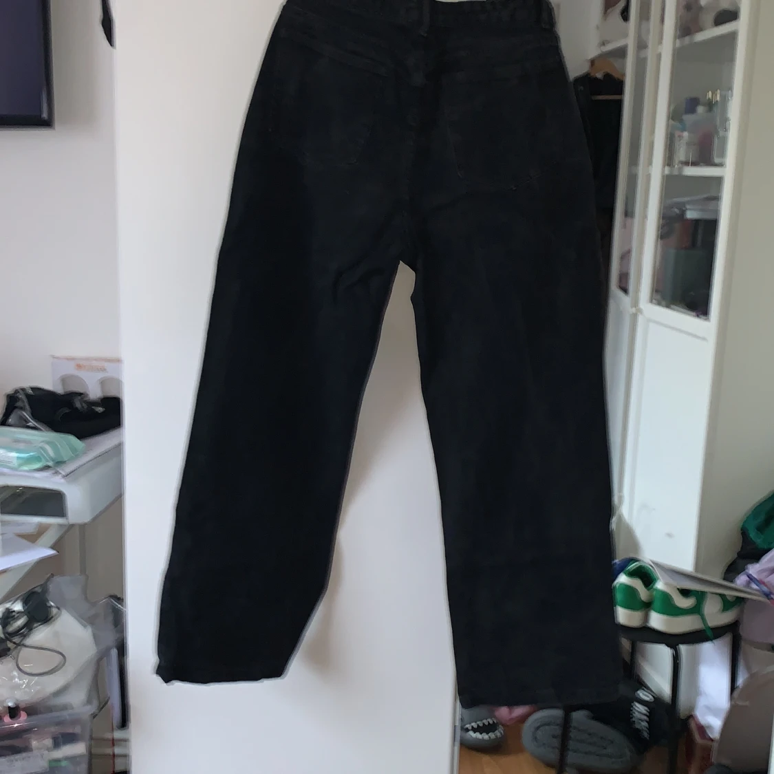 Svarta jeans med fjärilar  - 90