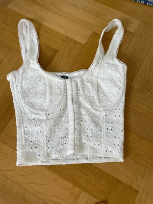 Korsett topp - Väldigt fin korsett linne som jag köpte från HM för några år sedan.  Använd endast fåtal gånger.