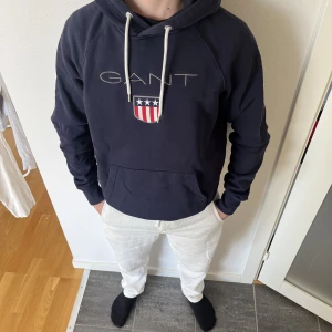Gant hoodie - Gant hoodie som jag växt ur. Storlek M (Passar mera)