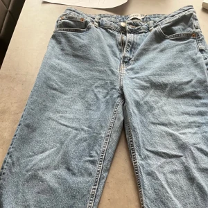 Jeans  - Ett par jeans köpta från lager 157 för ungefär 1 år sedan. Perfekt längd till mig som är 163, säljer pågrund av att dom inte används. Köptes för 300😊bara att skriva vid frågor eller fler bilder 