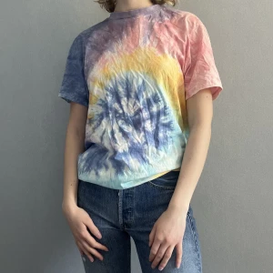 Tie dye T-shirt  - Cool tröja. Skulle kanske behöva strykas haha😅från herravdelningen 