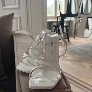 Zara klackar - Lägger upp igen på grund av oseriös köpare storlek 41 men är som en 40! Använda 1 gång