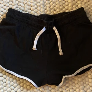  Shorts - Mini shorts. 