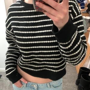 Randig tröja - Skriv vid frågor!💗