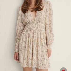 Nakd klänning  - Använd 1 gång! Skriv för fler bilder💞