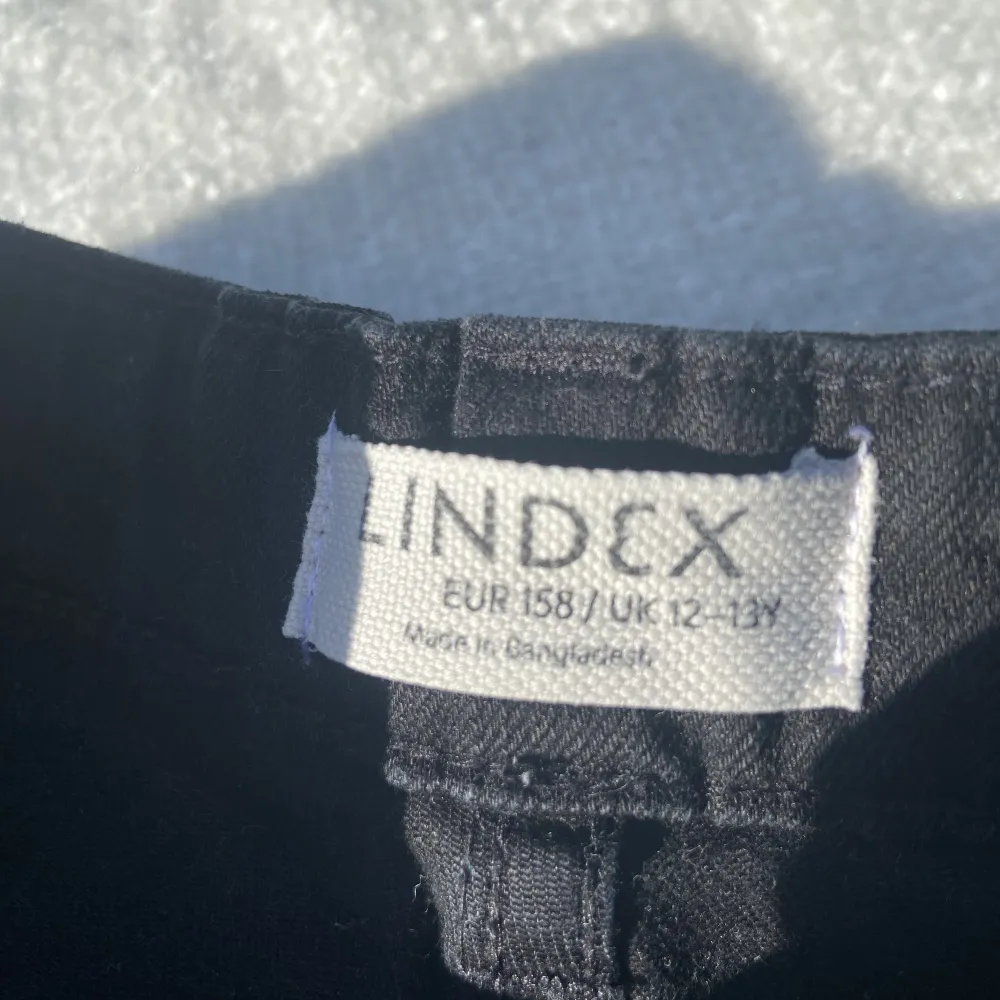 Nyskick, storlek XS, från Lindex . Shorts.
