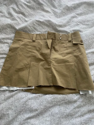 H&M kjol  - Storlek M, helt ny och oanvänd med prislapp!