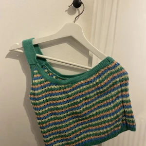 Ett linne med en ärm  - Ett linne med en ärm som inte kommer till användning 💓