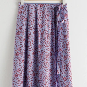 Kjol - Oanvänd kjol från &other stories