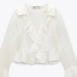 blus - superfin slutsåld volangblus från zara💝