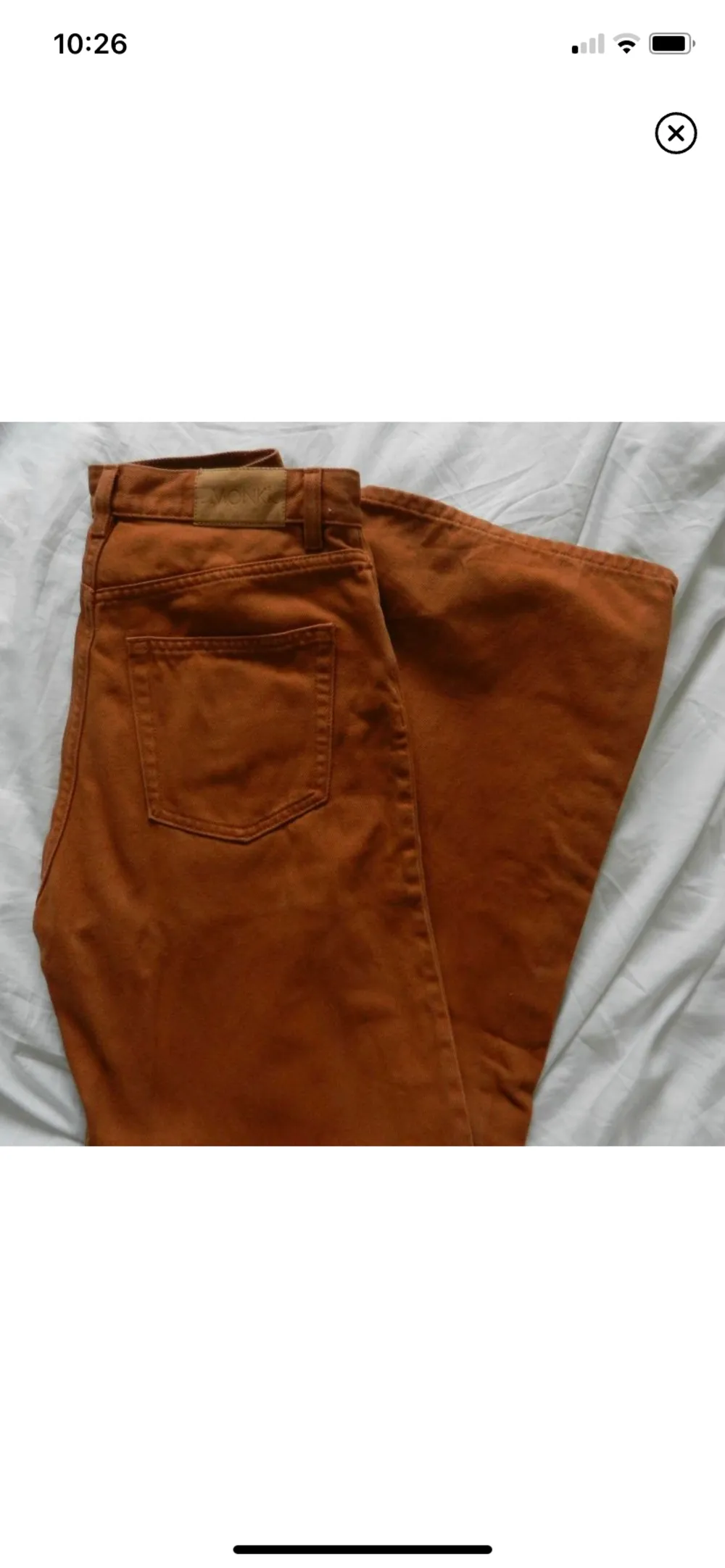 Orange/rostfärgade jeans från monki i modellen Yoko! Aldrig använda så i mycket bra skick! Skriv för frågor eller fler bilder. Jeans & Byxor.