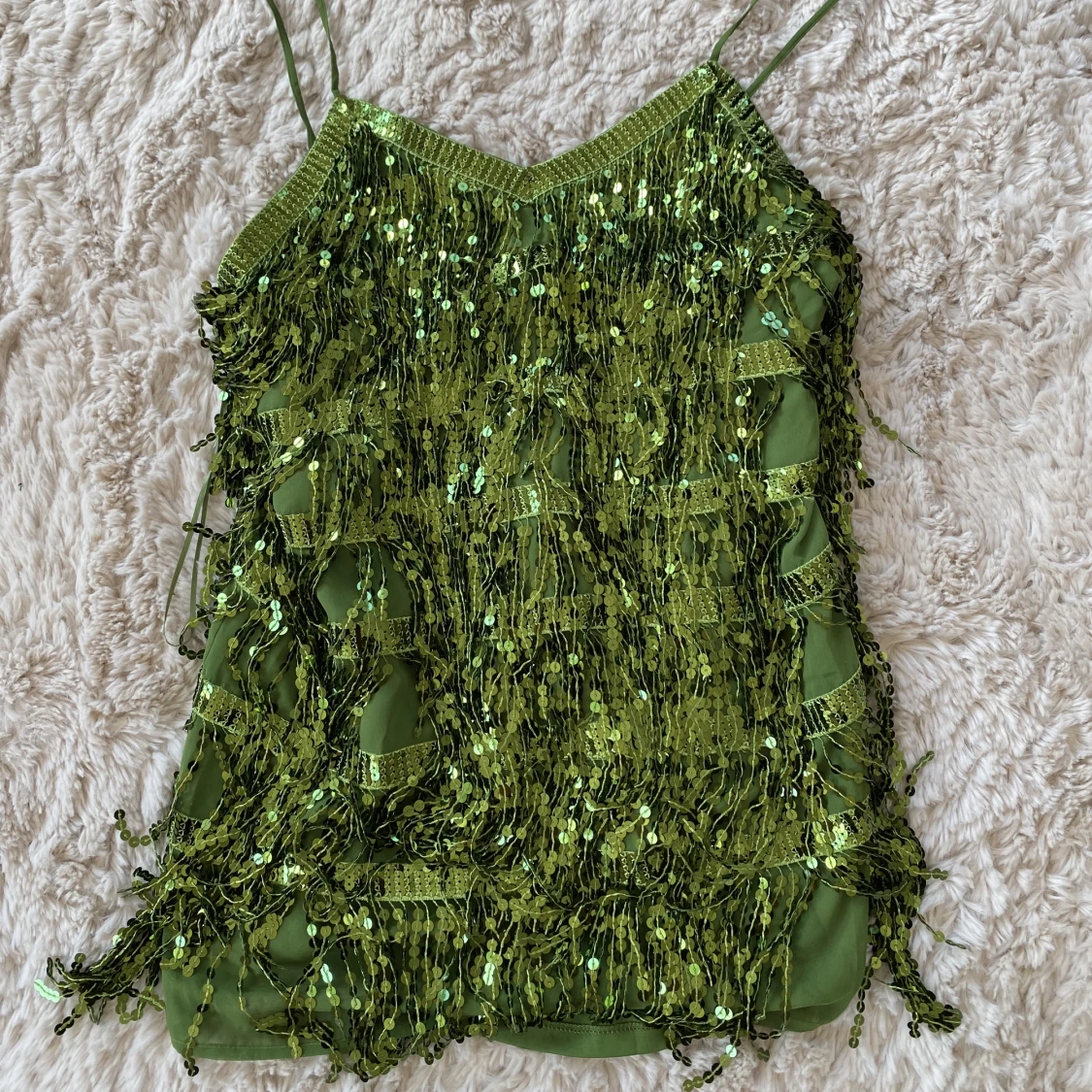 Paljettklänning med fransar 