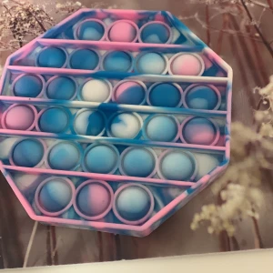 POP It - En så himla bra pop it inga skador på den och ganska ren.