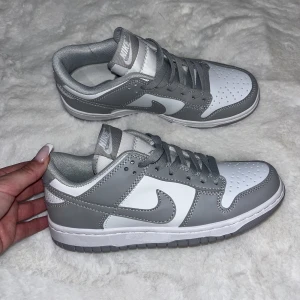 Nike dunk low grey fog  - Storlek 37.5  Oanvända, ej äkta men bra kopior!