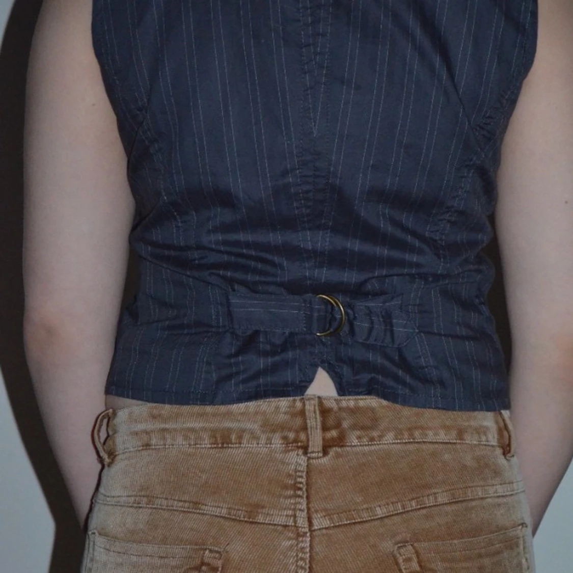 Punkig väst med guld detalj - 90