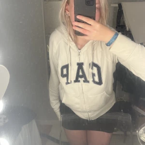 GAP hoodie - Storlek S Använd men i gott skick 