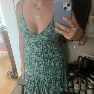 Sommarklänning  - Så fin klänning från pull&bear! Storlek M men jag har vanligtvis S och den passar mig 😍