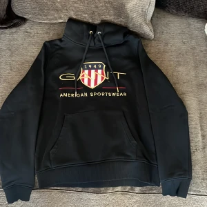 Gant hoddie - Gant hoodie Knappt använd XS för barn Säljs för inte varit till någon användning 