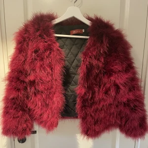 Pälsjacka  - Oanvänd pälsjacka (ej äkta päls) 