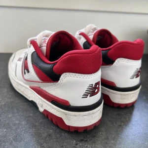 New balance 37.5 - Nästan helt nya. Använt dom två gånger men inte riktigt min stil.  Köpta på Nelly för 1749kr 