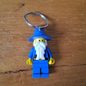 Lego nyckelring - Intressekoll. För mer info skicka pm. Köparen står för frakten. Ansvarar inte för paketet under frakt. 