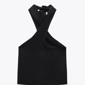 Zara top - Säljer denna top från Zara då den var för liten! Strlk S. Helt oanvänd men lappen är bortdragen:(