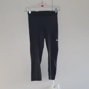 Träningstights - Träningstights från Nike som aldrig har blivit använda.