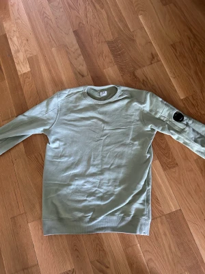 Cp company hoodie  - Andvänd typ 3 gånger inga fläckar eller hål storlek s 