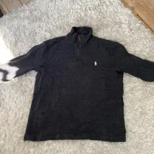 Ralph Lauren half-zip tröja i storlek Medium. Bra skick, köpt sommaren 2020