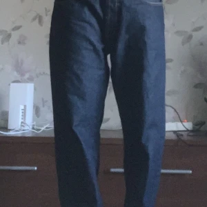 Evisu jeans - Säljer dessa svinsnygga evisu jeans då de inte kommer till användning. De är i storlek 31/32 och jag är 170 så på bilderna ser ni hur de sitter på mig. Pris 1000kr skriv privat om ni undrar över något!