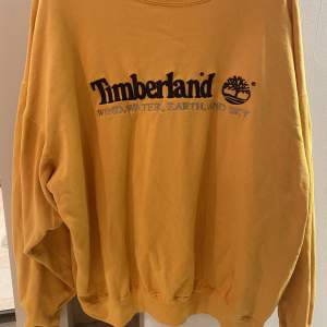 Supersnygg timberland sweatshirt i perfekt skick, använd men inga defekter. 