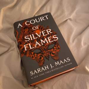 Bok engelska. Sarah j maas, a court of silver flames. Mycket fint skick. 