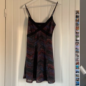Miniklänning - Säljer denna oanvända miniklänning från Urban Outfiters då den inte kommer till användning. Strl M men skulle säga att den mer är som en S.