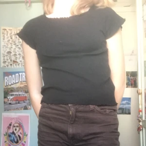 Svart t-shirt - Fin svart tröja från Lindex tror jag :) säljer pga inte riktigt min stil 