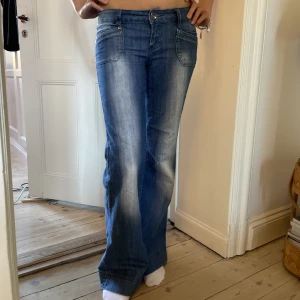 Skittsnygga lowwaist jeans😇 - Superfina jeans med fickor🙏🏻❤️ 