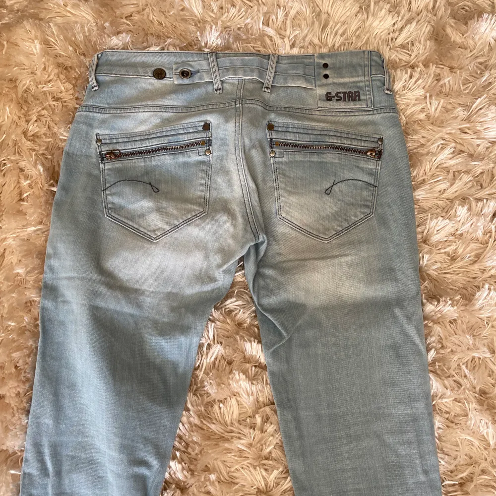Snygga jeans från g star. Endast använda ett fåtal gånger. . Jeans & Byxor.