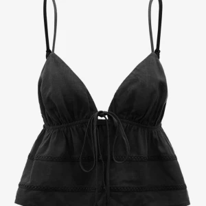 Sommar topp  - Säljer en super fin topp då den inte satt fint på mig, Prislappen finns kvar så den är aldrig använd 💗 Storlek S men passar även XS och M då den är justerbar. Den kommer från shein och är i linnetyg! Skriv privat för bättre bilder😄