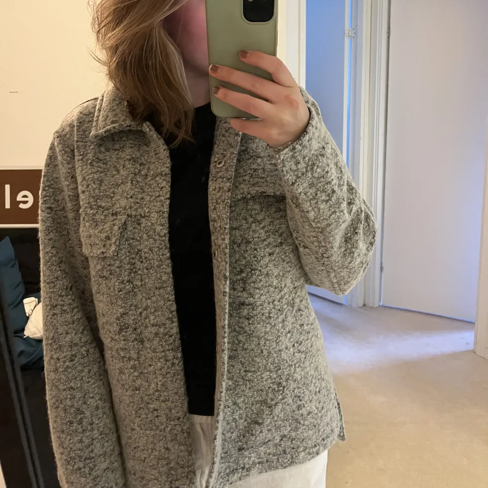Super fin ulljacka från Inwear, jätte fint skick och sitter fint! Nypris 1900kr. Jag är 169 för referens🥰. Takit.