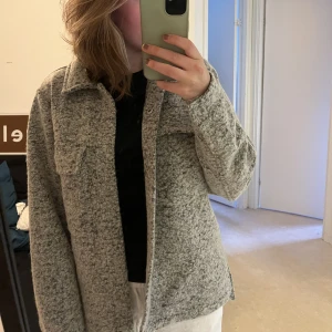 Inwear Jacka/Kappa - Super fin ulljacka från Inwear, jätte fint skick och sitter fint! Nypris 1900kr. Jag är 169 för referens🥰