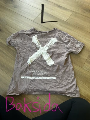 T-shirt med tryck  - T-shirt med tryck 