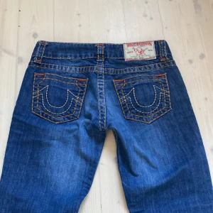 True religion  - True religion jeans i bra skick strl 28. Raka.