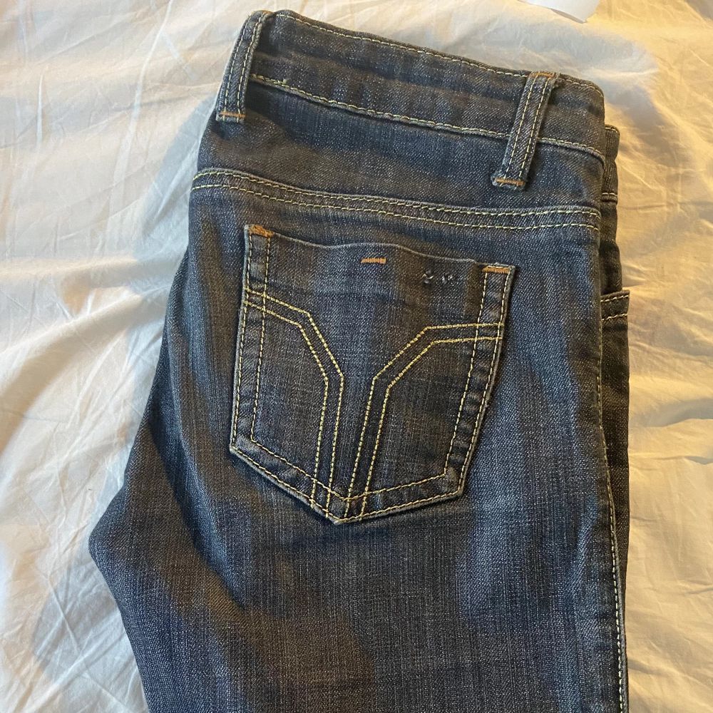 Marinblå Lowrise miss sixty jeans | Plick Second Hand
