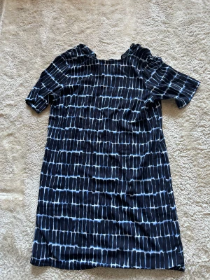 T-shirtklänning - Sparsamt använd